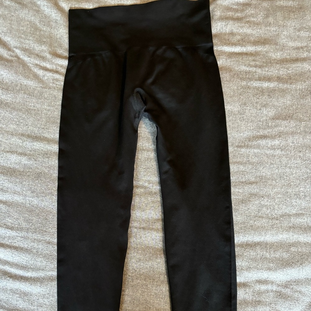 Soma Leggings Women's‎ Size M Essential Cropped Seamless Mid Waist Solid Black